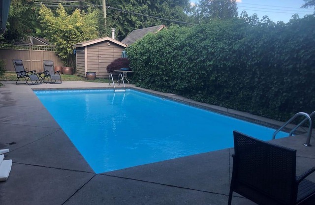 Cozy house with heated pool