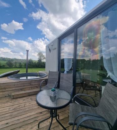 Cozy Hut with the included Hot Tub-Prime Rentals