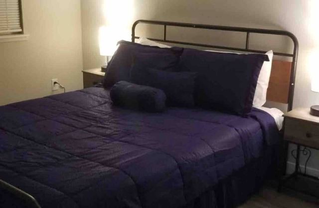 Cozy in Lacey, 2B/1B