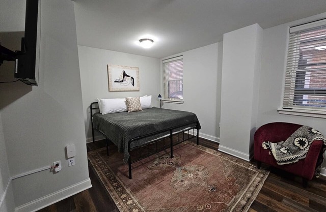 Cozy King Bed Stay at the Historic Inman - 201