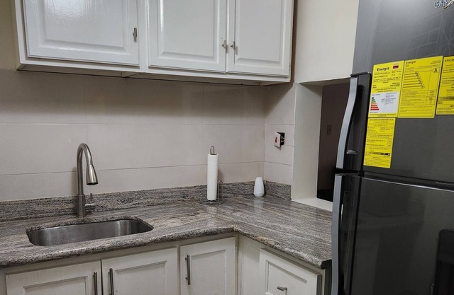 Cozy Kingston Getaway Ideally located