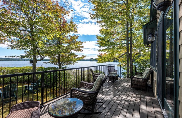 Cozy Lakefront Cabin-Private Dock-Kayaks-Firepit