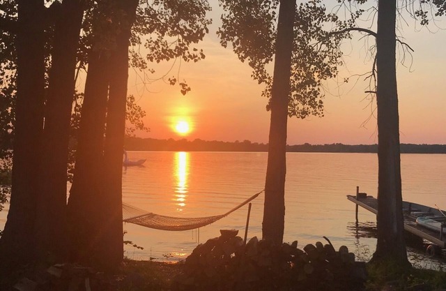 Cozy lakefront home with expansive views 25 minutes from Burlington