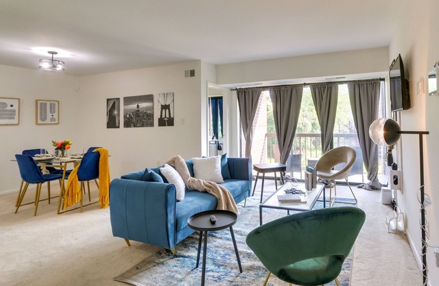 Cozy Laurel Condo w/Pool Access ~ 20 Mi to DC!
