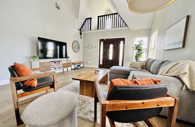 Cozy Modern Brick House Near Downtown OKC (3B/3B)