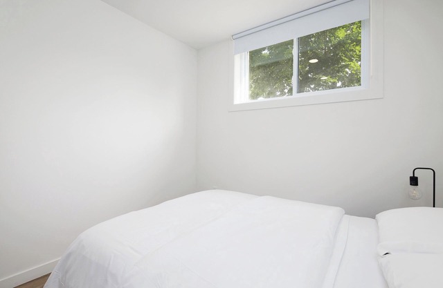 Cozy Montreal retreat in the charming neighborhood of Ahuntsic (5mn to Sauvé)