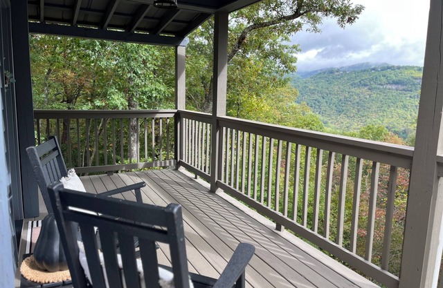 Cozy Mountaintop Cottage: Excellent Wi-fi, Beautiful Views, & New Stone Fire Pit