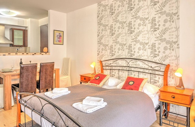 Cozy nest with 1 bdr. and balcony in Gozsdu