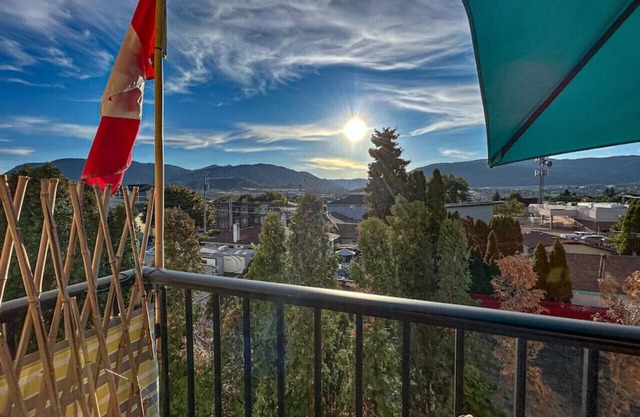 Cozy Penticton Penthouse