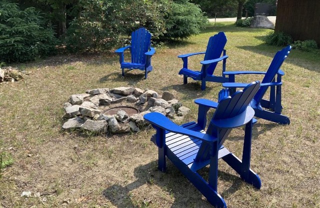 Cozy Pet Friendly Getaway w/Fireplace