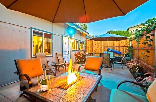 Cozy & Private - 2 Br 2 Ba -Patio, Firechat-AC- Private parking 2 blks to beach