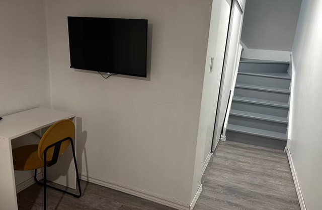 Cozy Private Den in Ajax