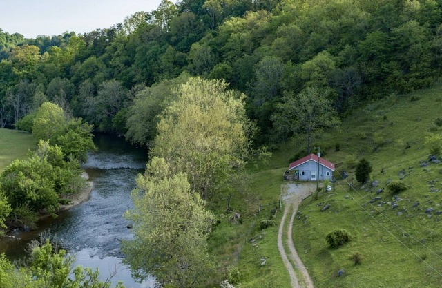Cozy Riverfront Cabin
