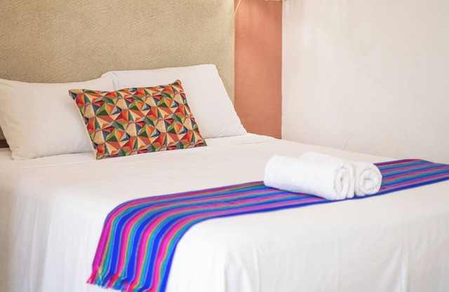 Cozy room with A/C, 5 streets to the central park