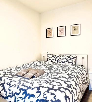 Cozy Room with Private Balcony in Prime location