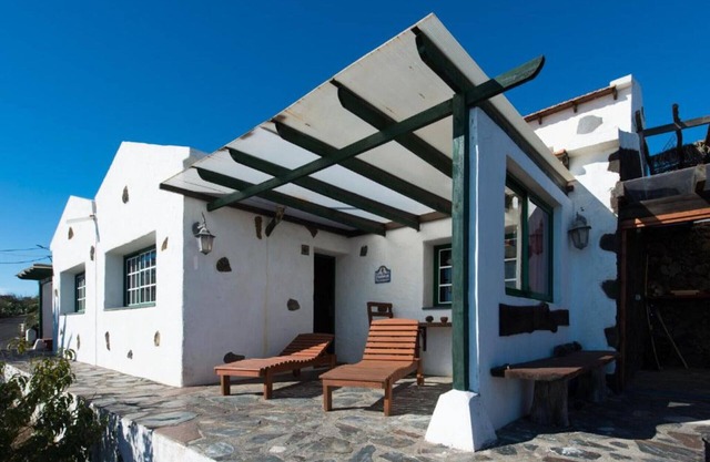 Cozy Rural House with Beautiful Views and BBQ for an Ideal Stay