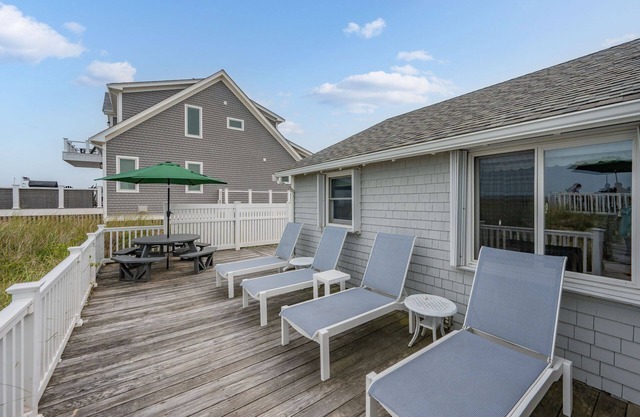 Cozy Sagamore Beach Cottage w/Modern Comforts