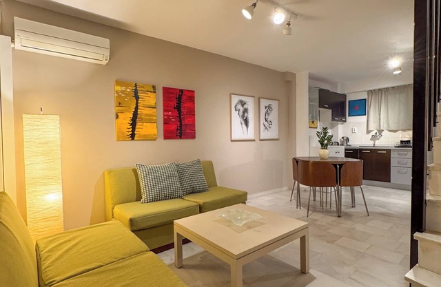 Cozy Seaside Stay - Renovated & Peaceful