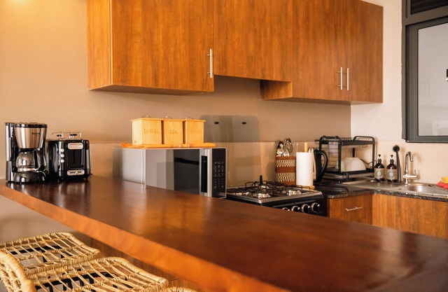Cozy & secure lakeside 2BR, 2BA family & remote-work friendly