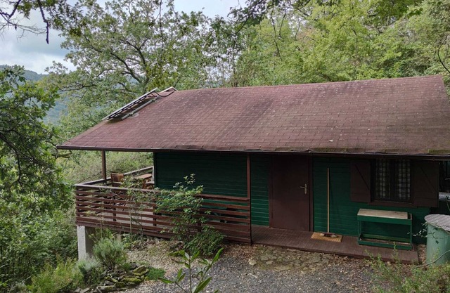 Cozy self-sufficient cottage with wonderful views & fireplace Pets welcome.