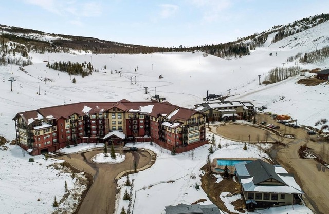 COZY SKI IN SKI OUT COLORADO CONDO