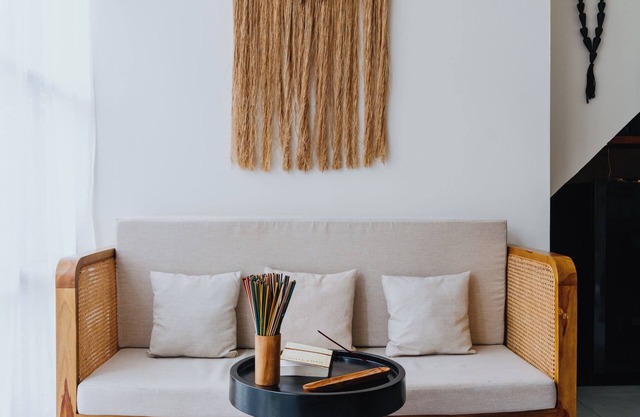 Cozy, Smart, Renovated Flat to Western Standard right in quiet Penestanan