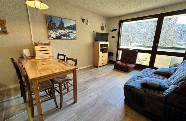 Cozy studio at the foot of slopes, south balcony, parking