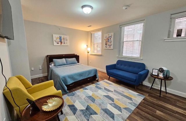 Cozy Studio at the Historic Inman