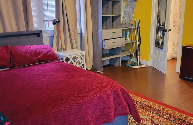 Cozy studio in charming Denton flew blocks from UNT