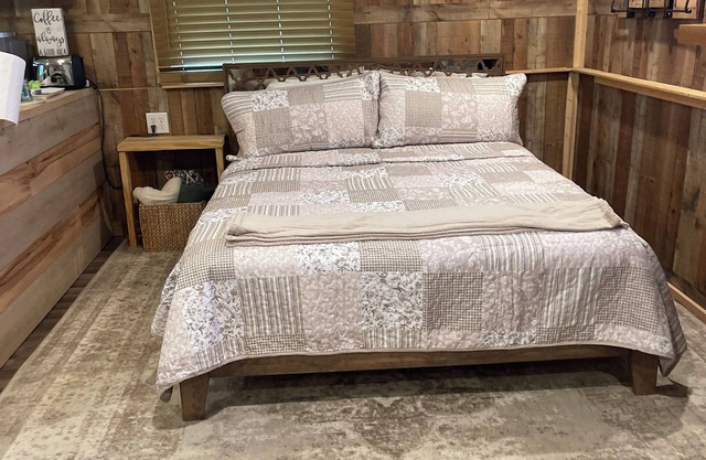 Cozy studio in welcoming Hickory with AC, WiFi