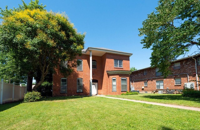 Cozy Studio Oasis Blocks from Main Street