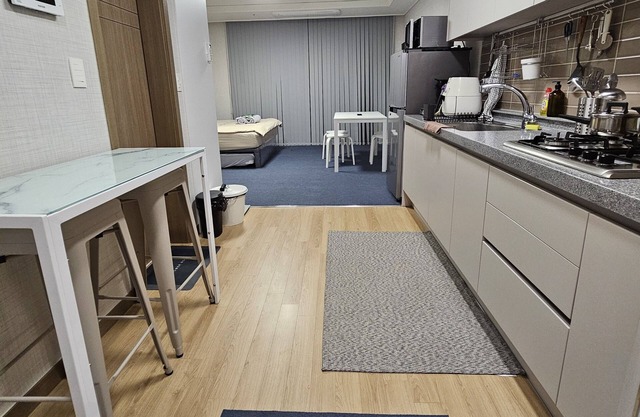 Cozy studio unit at the Heart of Clark with Pool Access and Free Parking