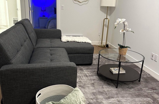 Cozy suite in Rangeview, 4 minutes to tons of amenities in Seton and Mahogany.