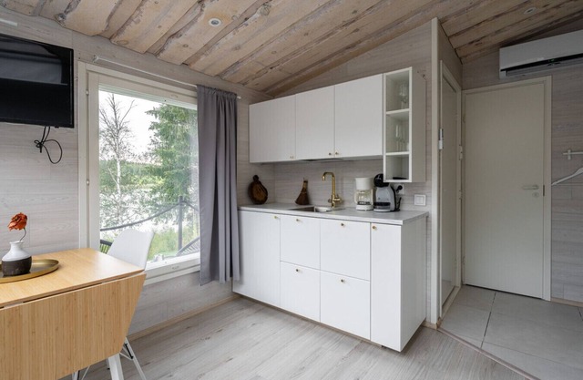 Cozy Suite on Himosranta with Lake Views & Sauna