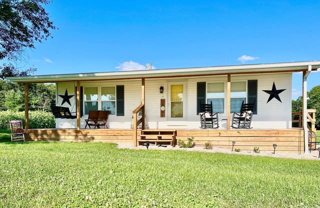 Cozy Sunset Cottage on the family farm near Cave Run Lake and Morehead State