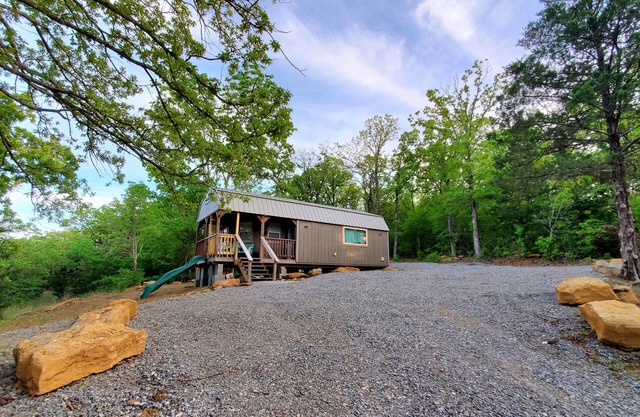 Cozy tiny cabin nested in the trees in a lake community, peaceful countryside.