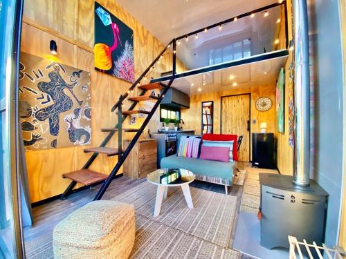 Cozy, tiny house, walking distance from the ocean