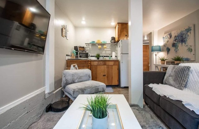 Cozy Two-Bedroom Basement Unit in the Heart of Fremont, Seattle