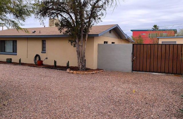 Cozy Two Bedroom House in Midtown Tucson