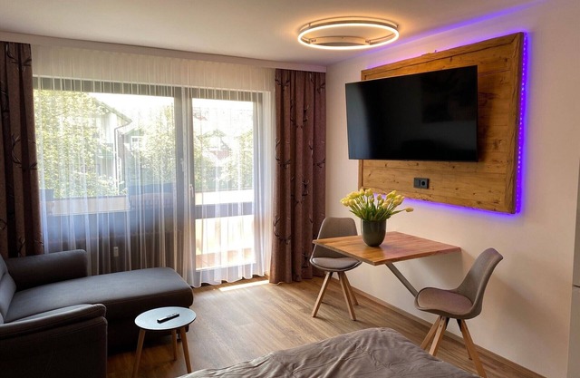 Cozy vacation apartment (30 sqm) for up to two people with balcony and view of the countryside