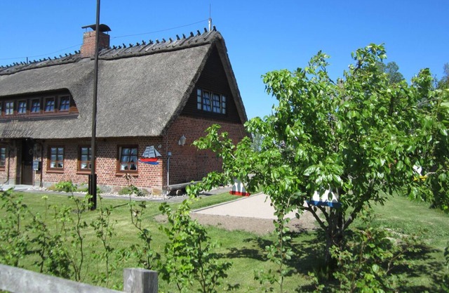 Cozy vacation apartment for 4 people in a rustic thatched house