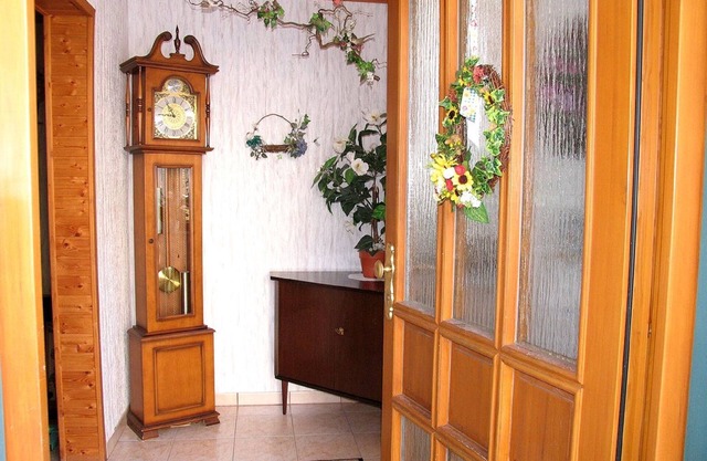 Cozy vacation apartment with eat-in kitchen and bathtub