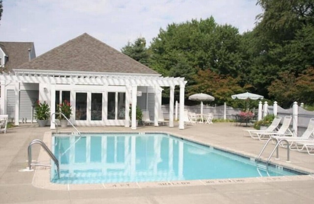 Cozy Villa Close to Mohegan Sun w/ Pool & Hot Tub
