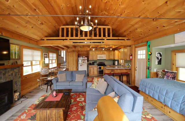 Cozy Waterfront Home Overlooking Stinson Lake (SL2439R)