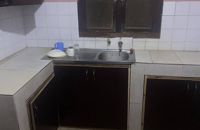 Cozy with 5 minutes from Entebbe International Airport airport and beach