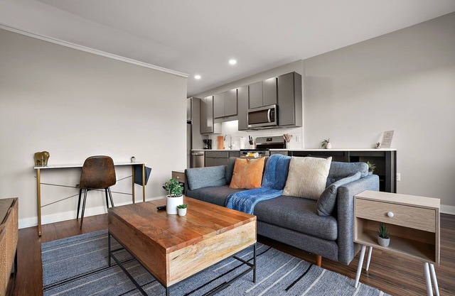 CozySuites Marquee | pool, gym #02