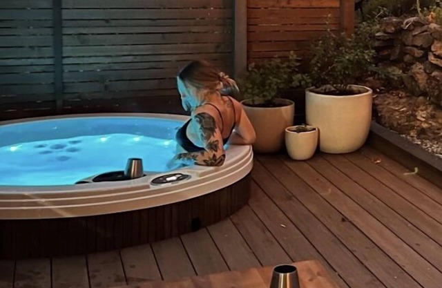 Create Memories | Walk to Beach | Hot Tub l 2-Story Modern Suite| 196Mbps