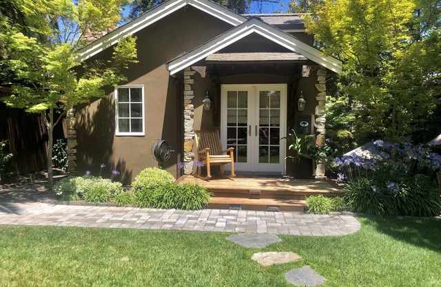 Creekside Casita walking distance to downtown San Carlos