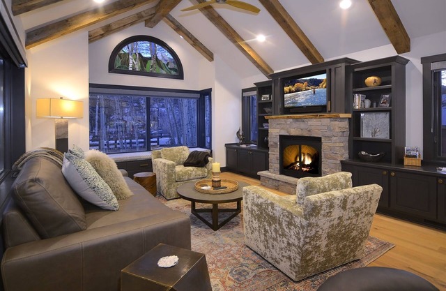 Creekside Hideaway/Luxury Home in Town on Coal Creek! Incredible Location!