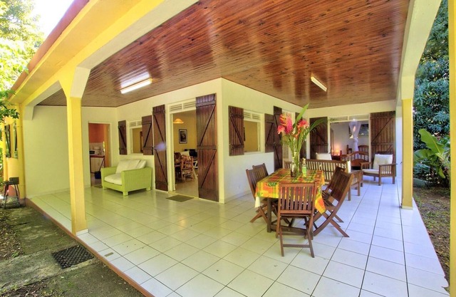 Creole house, riverside, close to the sea, 3 bedrooms, 2 bathrooms, 2 toilets, fenced garden